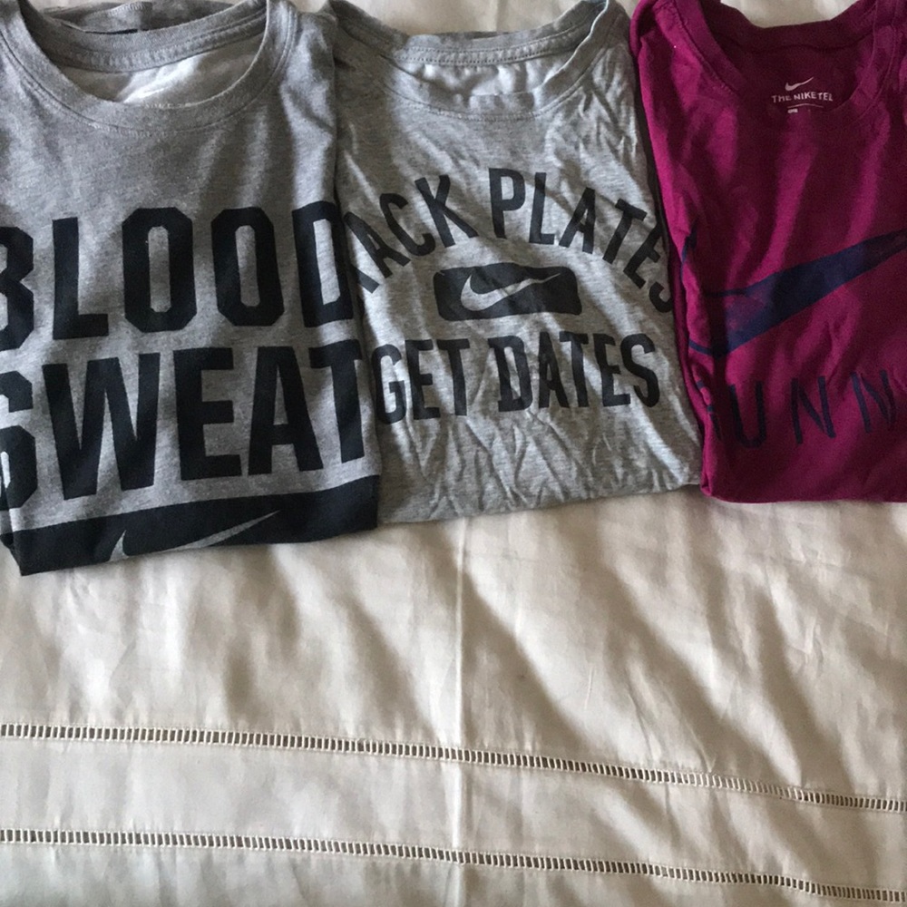 3 perfect Nike t shirts size small!